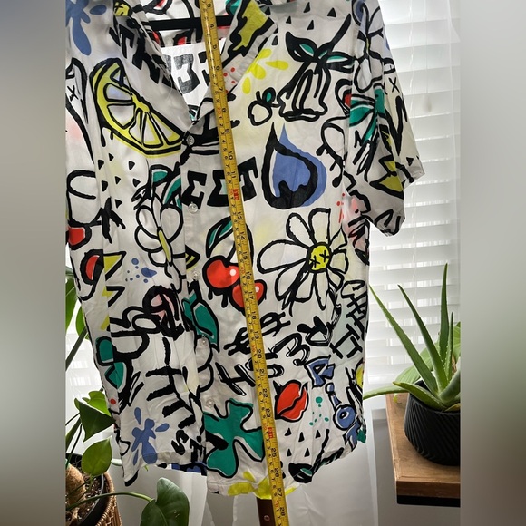 Fun funky grafitti print shirt, no boundaries size medium - Picture 3 of 5